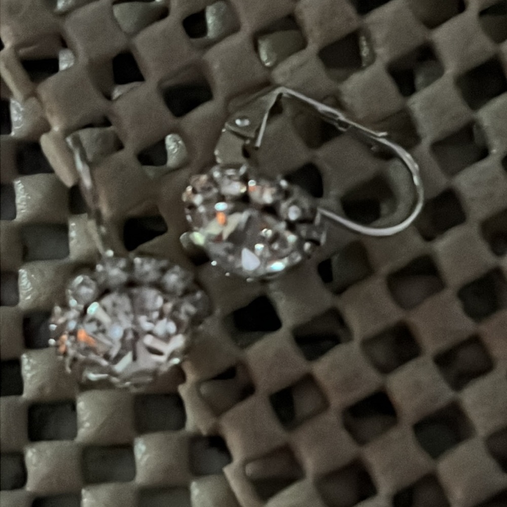 CRYSTALS🐝🐝DROP EARRINGS - Picture 7 of 10
